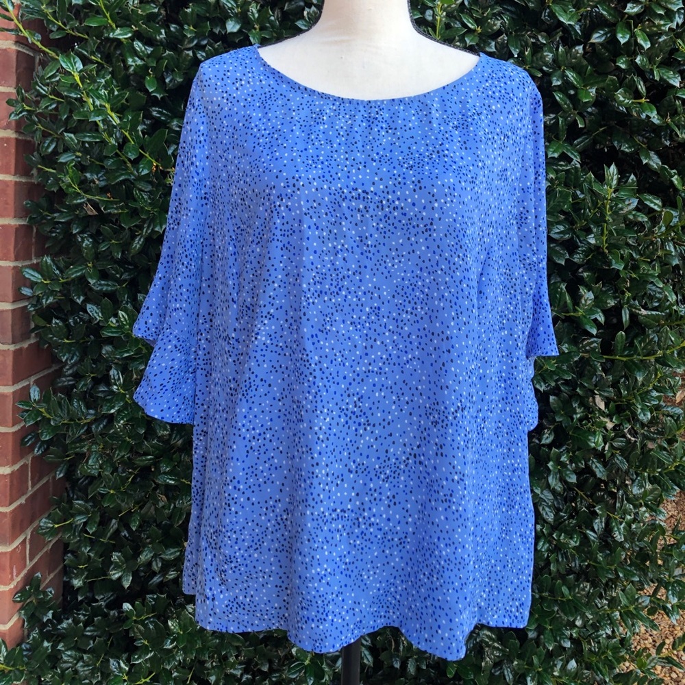 🥰 Vibrant blue top